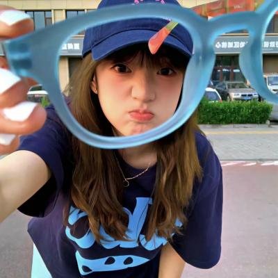 踉跄女孩